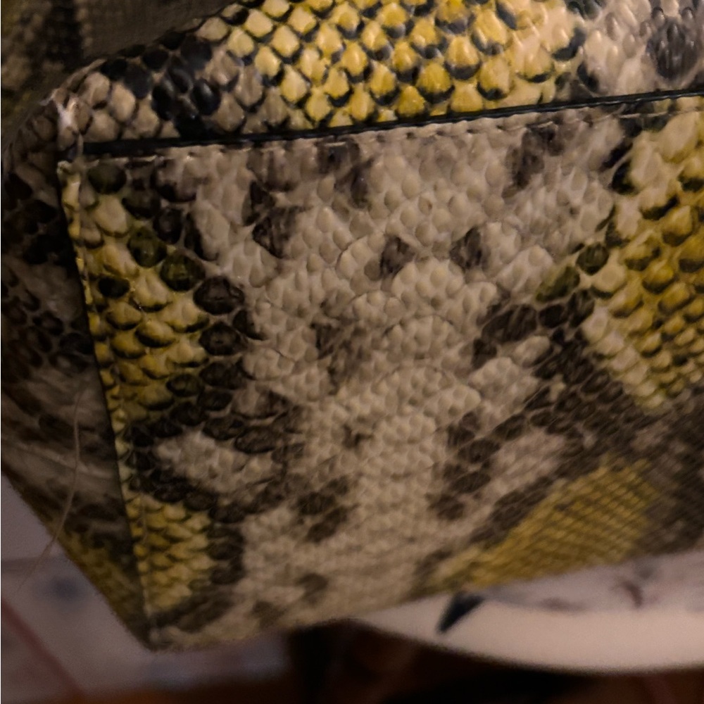 VS snake, print, yellow black Bag - Picture 4 of 9